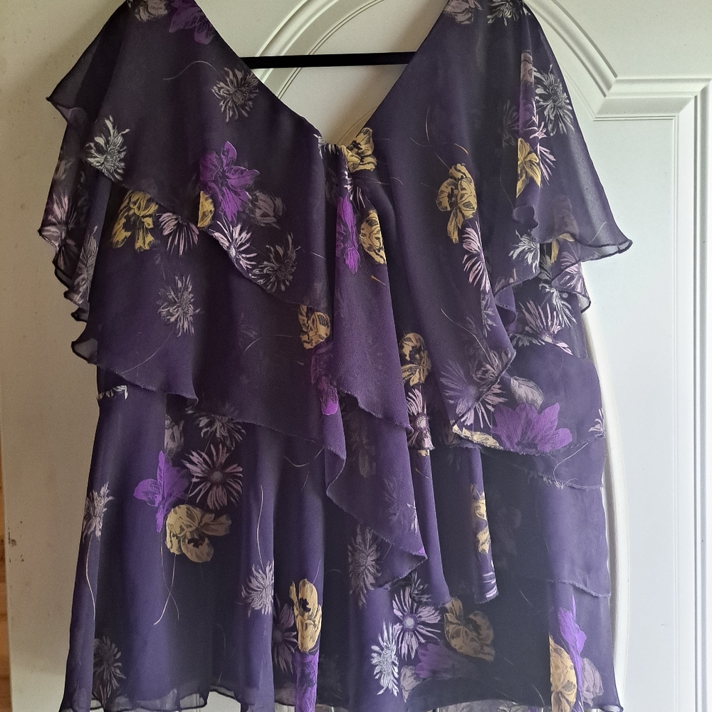 Plus size top 24w